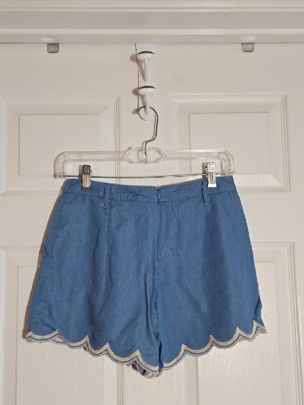 Umgee Blue Scallop Hem Denim-Look Chambray Shorts Size Small - Picture 5 of 7